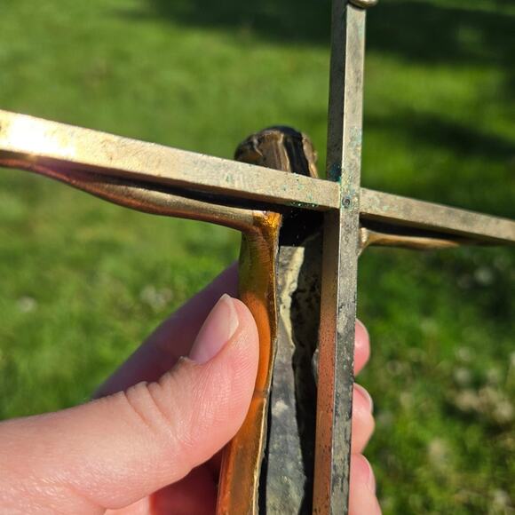 Vintage Inri Brass Tone Metal Wall Hanging Cross Crucifix - Picture 8 of 11